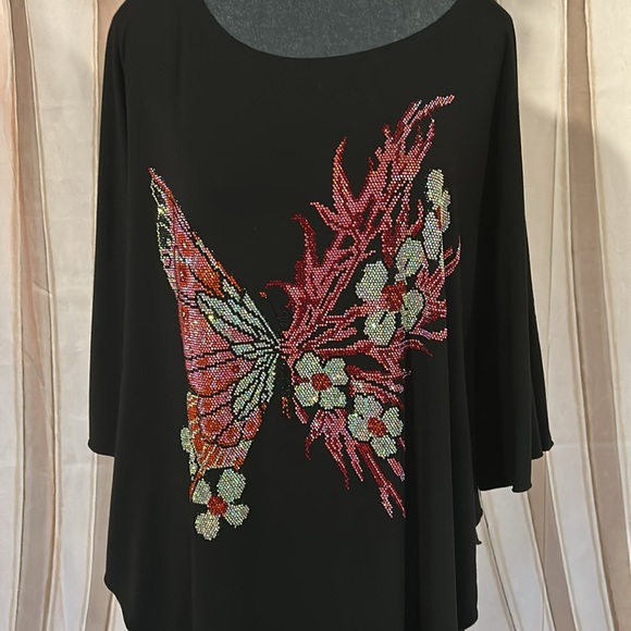 Beautiful butterfly pantset. Casual dressy two piece elephant leg V shape tunic. - Picture 2 of 7